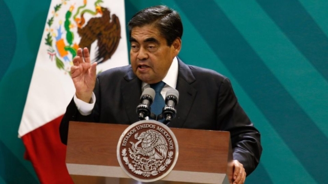 Miguel Barbosa: ¿quién va a asumir el cargo de gobernador de Puebla tras su muerte?