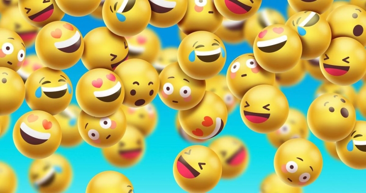 ¿Qué tan rápido nuestro cerebro interpreta los emojis dentro de las oraciones?