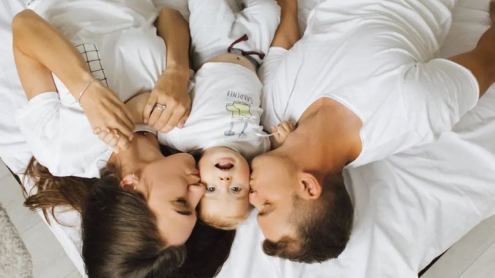 5 poderosas razones por las que debes despertar a tus hijos con un beso