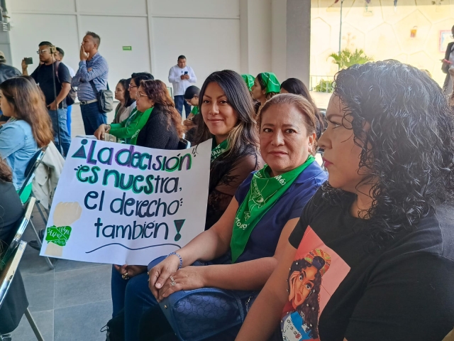 Por segunda ocasión presentan feministas y CDHM iniciativa para despenalización del aborto