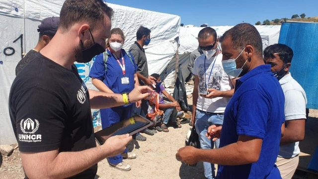 Grecia inicia vacunación a refugiados de islas del Egeo.
