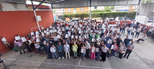 Alcalde Rafael Reyes contribuye a dar certeza patrimonial a 170 familias de Jiutepec