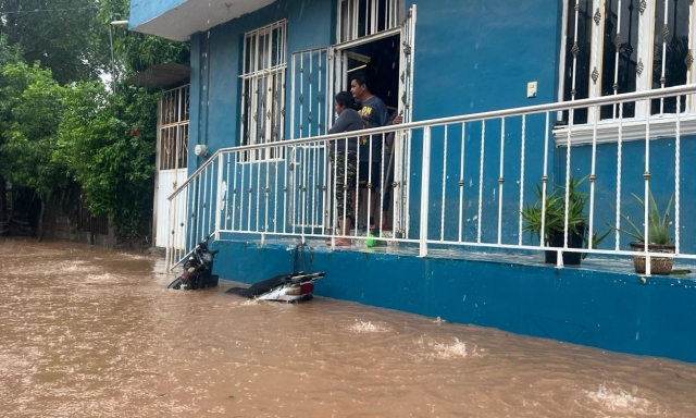 Desbordamiento del Río de los Perros afecta a más de 2 mil personas en Oaxaca