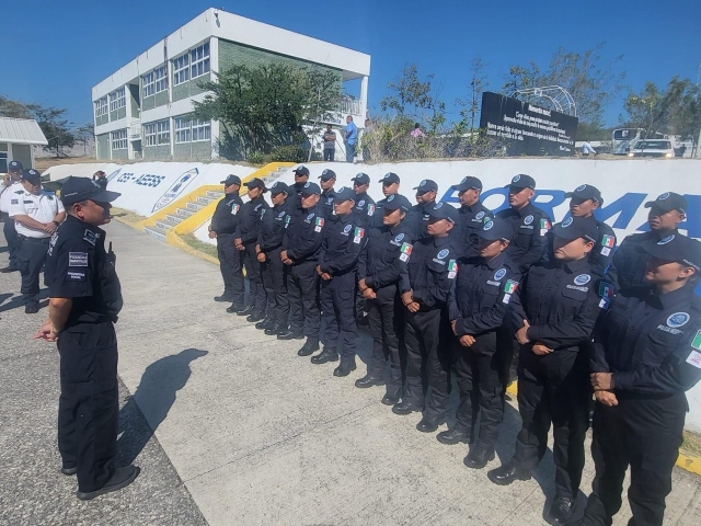 Temixco celebra graduación de 20 elementos policiacos