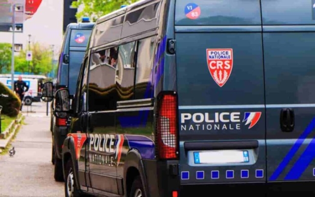 Hombre en París arroja a sus hijos desde un edificio y luego se suicida