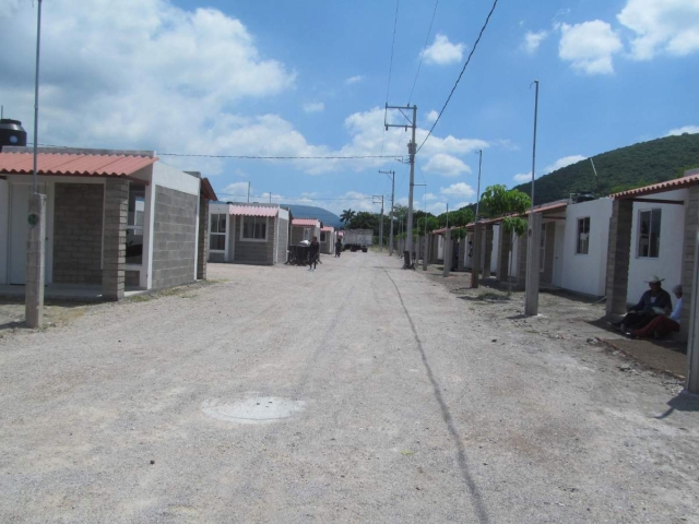   90 familias resultaron beneficiadas con la entrega de las viviendas en el nuevo conjunto habitacional “19 de Septiembre”, en Jojutla. El gobierno municipal anunció que será la última entrega de casas.