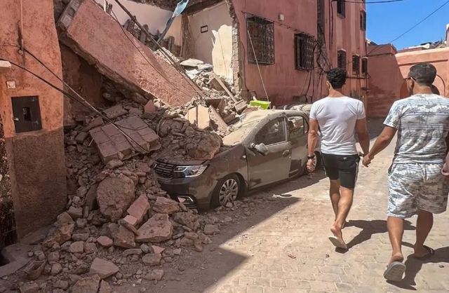 Rescatan a bebé entre los escombros tras terremoto en Marruecos