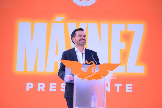 Álvarez Máynez se registra ante INE como candidato presidencial