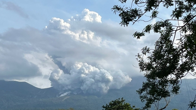 Costa Rica: Volcán Rincón de la Vieja hace erupción