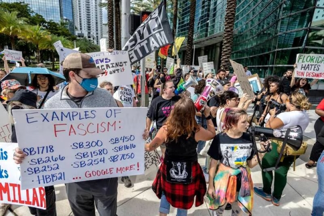 ‘Sin nosotros no hay Florida’: migrantes protestan contra ley de Ron DeSantis
