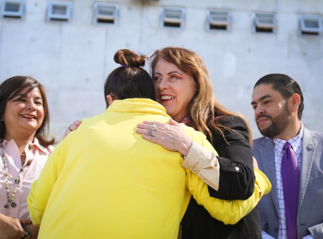 Preside gobernadora Margarita González Saravia entrega de constancias de preliberación a 21 personas