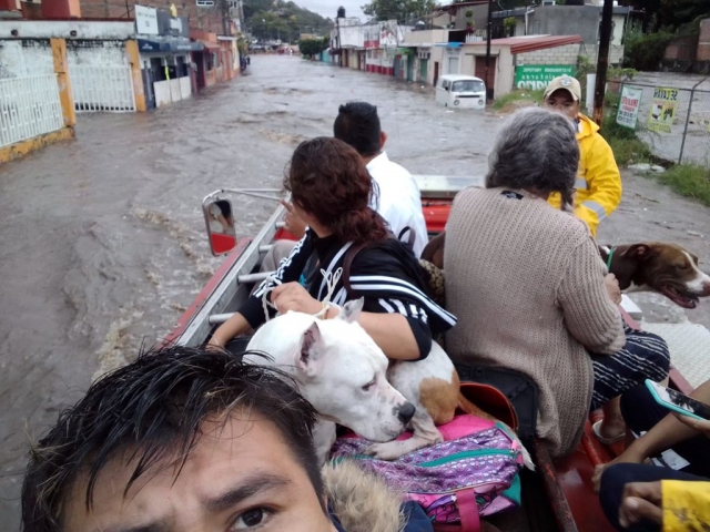 Cientos de afectados por desbordamiento de barrancas en Yautepec