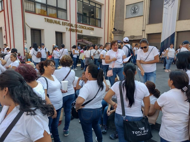Trabajadores realizaron protestas este lunes en las instalaciones del TSJ y del Congreso local. 