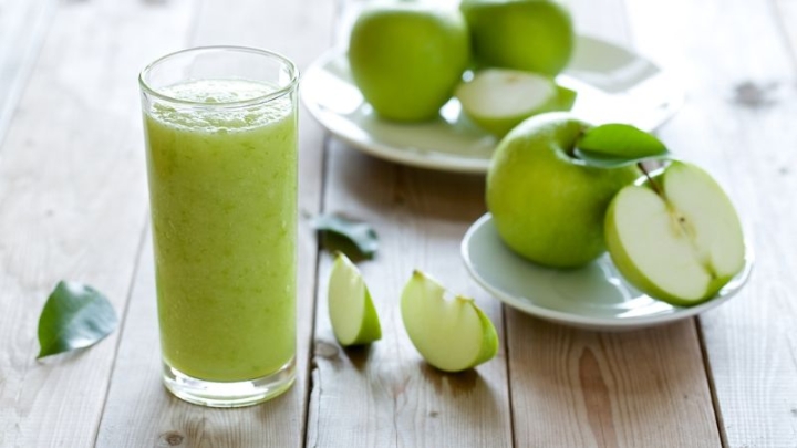 Prepara un rico batido detox de kiwi con manzana, aquí tienes la sencilla receta