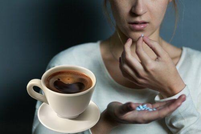 ¿Es seguro mezclar café con medicamentos para la depresión?