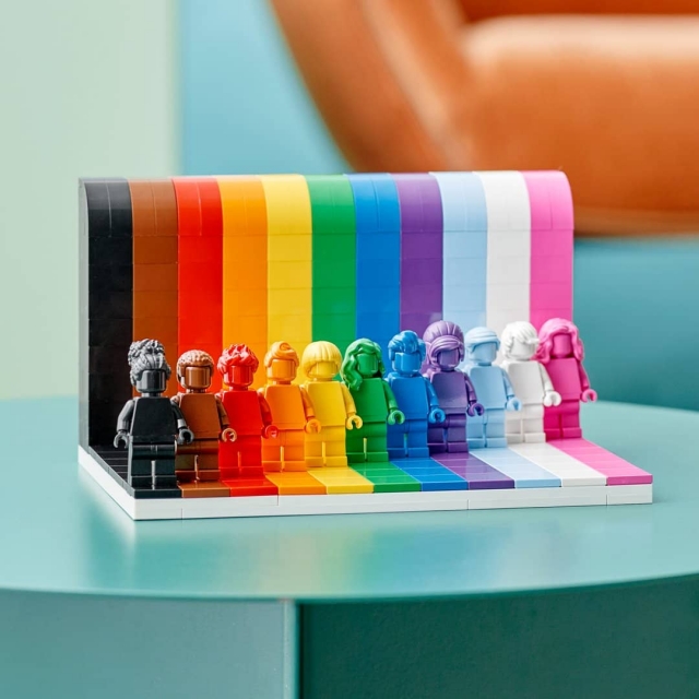 LEGO lanza nuevo set en el que incluye a la comunidad LGTBQIA+.