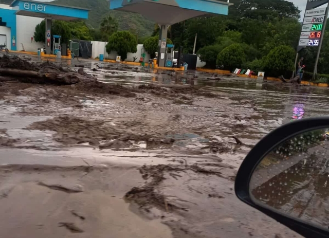 Desbordamiento de río deja 8 personas sin vida en Jalisco