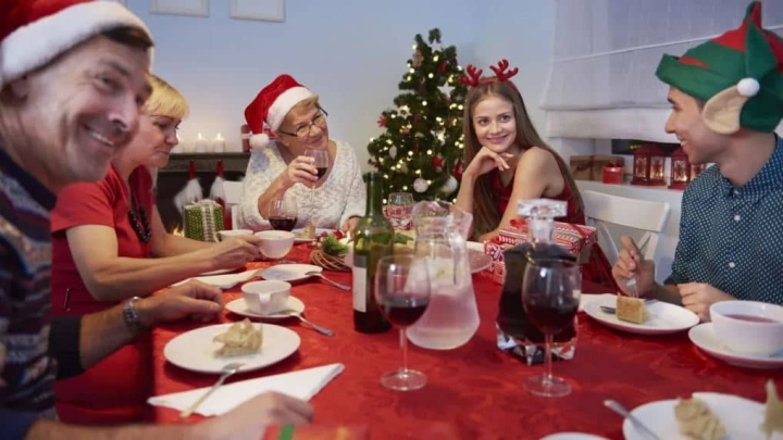 Juegos para alivianar tu cena de Navidad y divertirte en familia, sin gastar