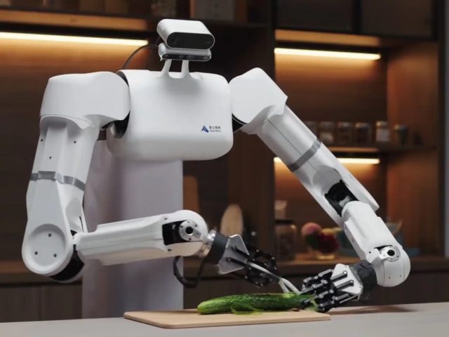 Stardust presenta &#039;Astribot S1&#039;, robot humanoide que baila, cocina y limpia