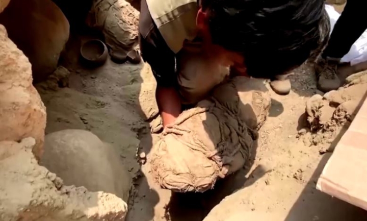 Arqueólogos peruanos encuentran momias de infantes víctimas de sacrificios