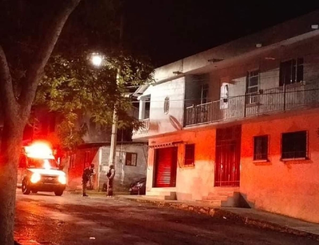 La mujer fue atacada en la calle Agustín Melgar; se desconoce si fue un intento de robo o un ataque directo.