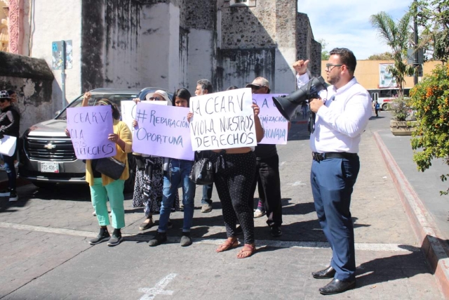 Manifestantes marcharon en diversas calles del Centro de Cuernavaca. 