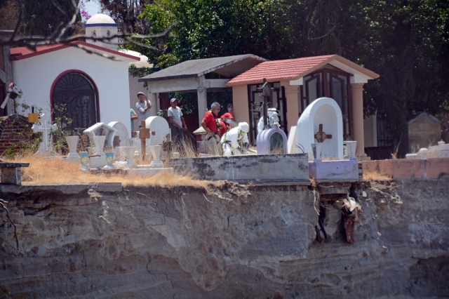 Inicia Ayuntamiento de Cuernavaca exhumación de restos áridos en el panteón de La Paz