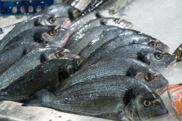 Consejos para identificar si el pescado que compras en el mercado está fresco