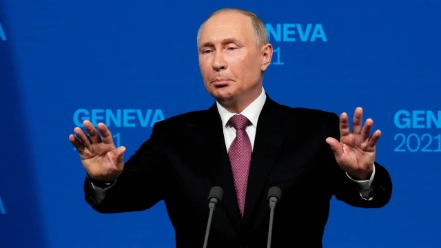 Putin anuncia regreso de sus embajadores de Estados Unidos y Rusia.