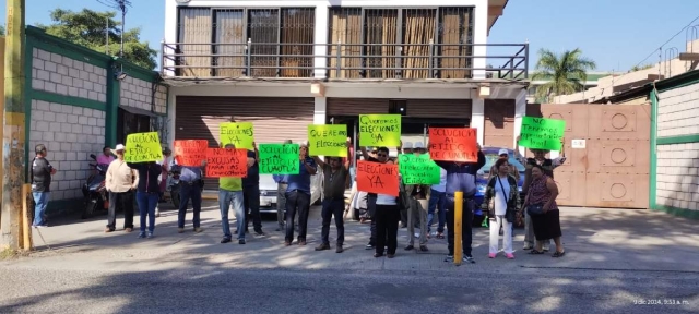 Campesinos se manifestaron en la sede del TUA de Cuautla.