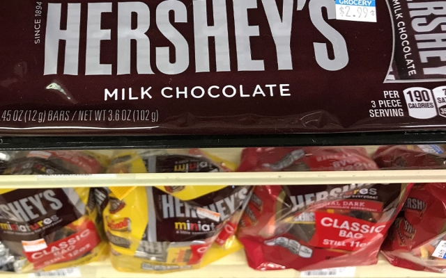 Detectan altos niveles de plomo y cadmio en chocolates Hershey’s