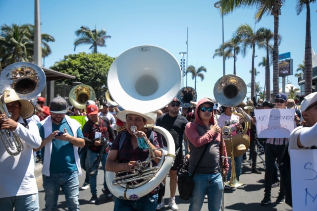Bandas de Mazatlán protestan ante prohibición de tocar en las playas