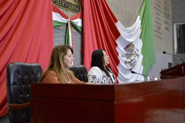 La gobernadora Margarita González Saravia atestiguó el domingo el cierre del primer periodo ordinario de sesiones de la LVI Legislatura. 