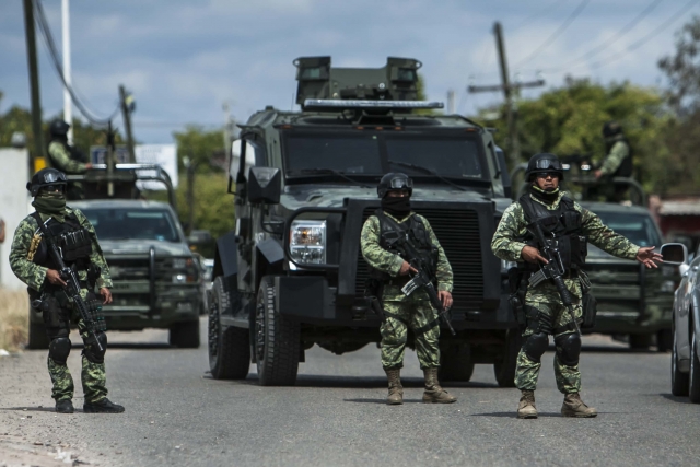 Militares de México pueden tomar el poder sin golpe de Estado.