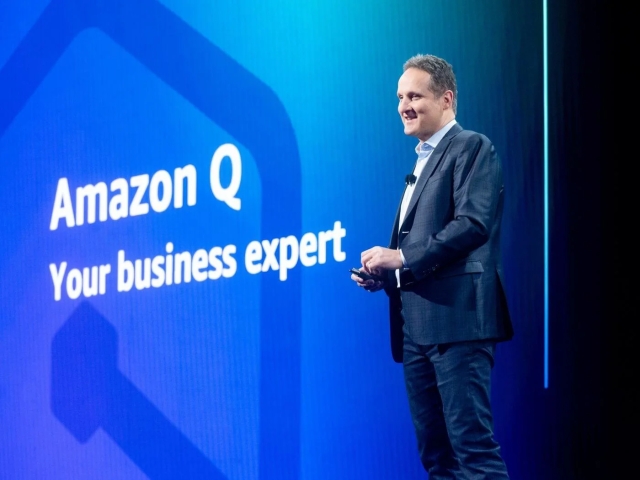 Amazon presenta Q: Un nuevo rival para ChatGPT en el ámbito empresarial