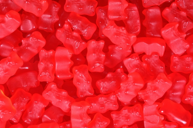 Alimentos comunes que llevan Rojo 3: cómo detectar este colorante