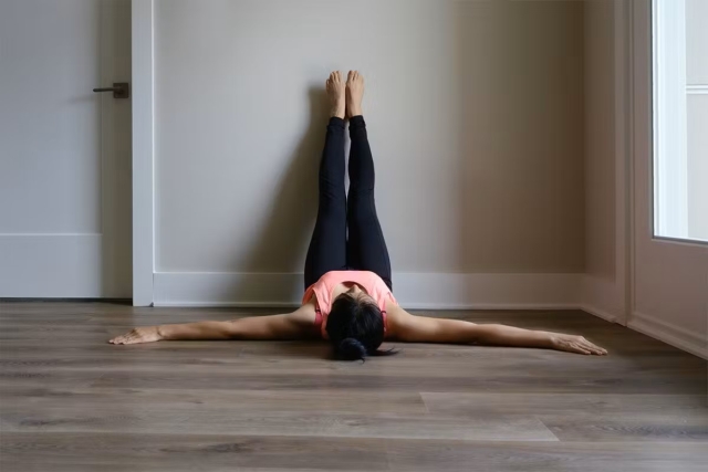 Pilates de pared: Ejercicios simples para transformar tu cuerpo en casa