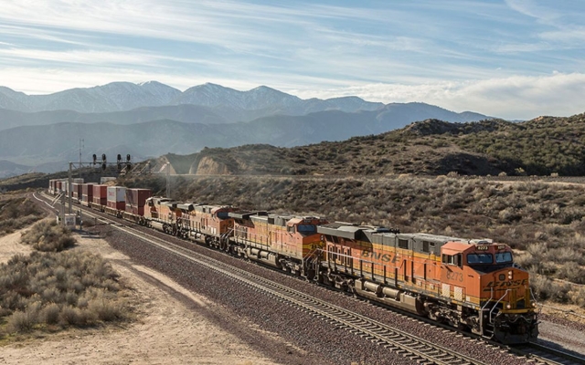 Descarrila otro tren con materiales peligrosos en EU, ahora en Arizona