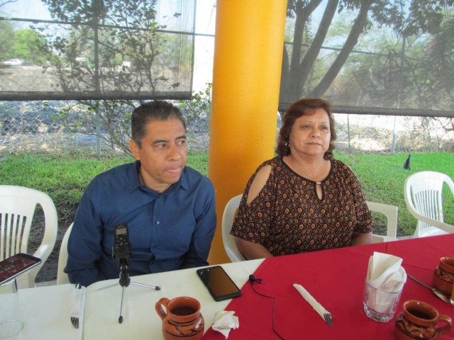 En conferencia de prensa, se presentaron los candidatos de Morena a la alcaldía de Tlaquiltenango. 