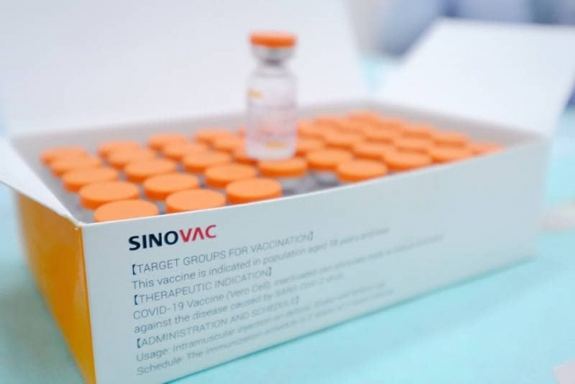 OMS aprueba vacuna contra COVID de Sinovac.