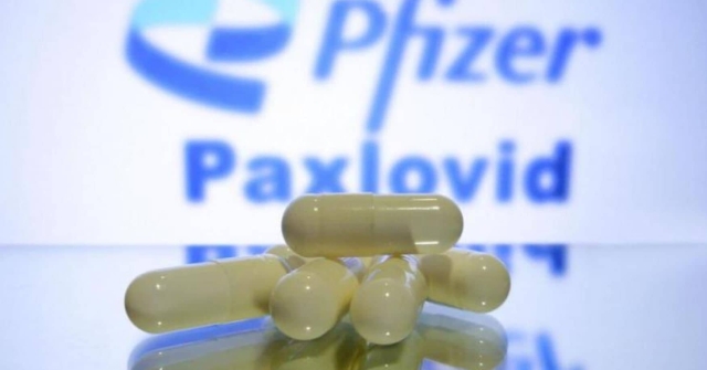 Aprueban pastilla contra COVID de Pfizer.