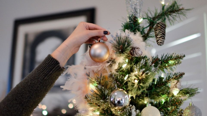Navidad: 3 ideas para colocar tu árbol navideño si tienes poco espacio en casa