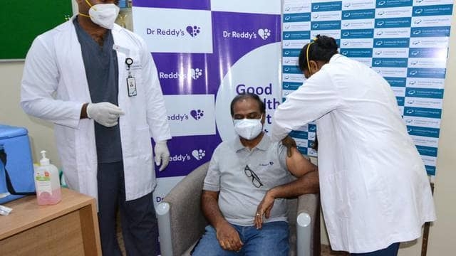 India inicia vacunación contra COVID con &quot;Sputnik V&quot;.