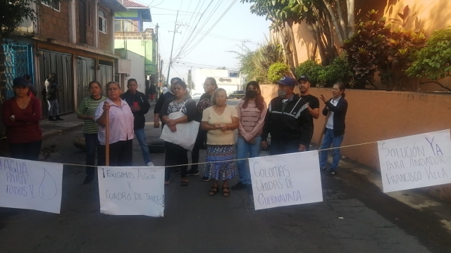 Protestan en avenida Ajusco en Cuernavaca por la falta de suministro de agua potable