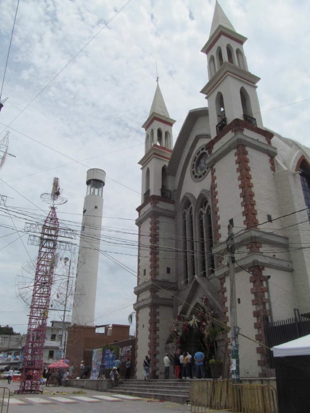   Ayer concluyeron las actividades religiosas en la iglesia de Santiago Apóstol y comenzaron las actividades populares en Zacatepec.