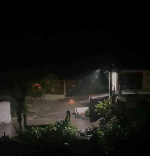 La intensa lluvia de la noche del miércoles provocó algunas afectaciones en Cocoyotla.