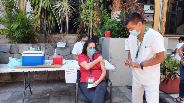 Avanza IMSS Morelos en vacunación contra covid-19 en las UMF, en la recta final de la campaña