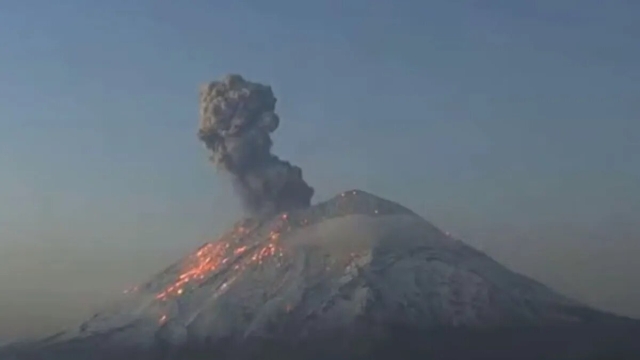 Ahora el Popocatépetl: impresionante explosión estremece a localidades cercanas
