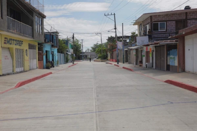  El edil de Zacatepec acusó que las dos organizaciones cañeras y el IEZ se resisten a colaborar en la rehabilitación de las calles, e incluso carreteras, por donde transitan los camiones cañeros.