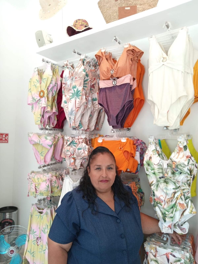 La empresa es líder en confección de trajes de baño femeninos en Morelos y en el país, expresó con satisfacción Esther Estrada, gerente de ventas. 